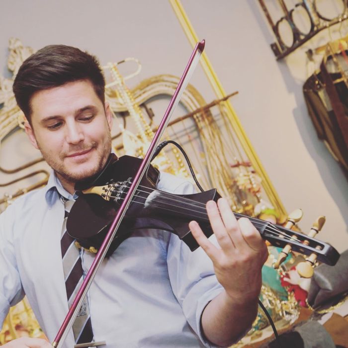 Live electric violin music von MAK - Electric Violin