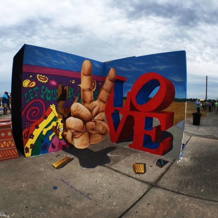 3D anamorphic and hyperrealistic painting by Roberto Treviño