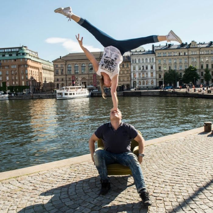 Acrobatic show SUHDE by Kate and Pasi