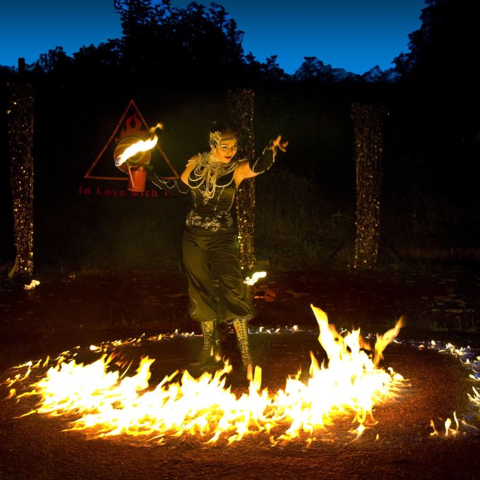 Fire show "GoldRausch": a fulminant fire dance by In Love with Fire
