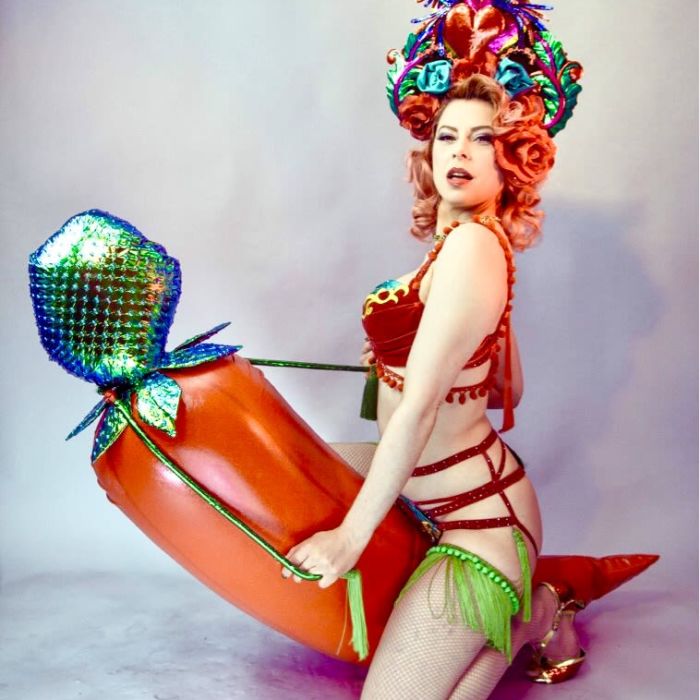 Burlesque Dancer and Showgirl por Foxic Poison