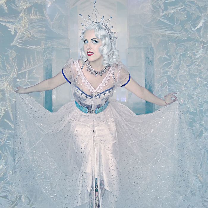 Burlesque, Fire and Fetish Show por Ms. Van Doll