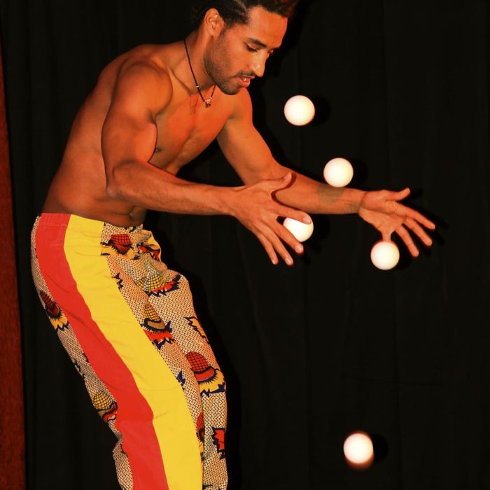 Bouncing ball Juggling by Solomon Solgit