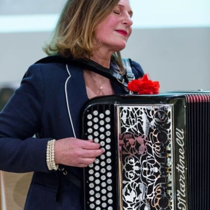 Flair de Paris - French Accordion music by Carmen Hey
