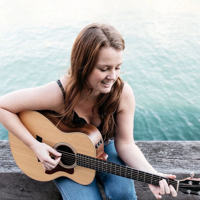 Upbeat & feel good acoustic performance von Steph Grace