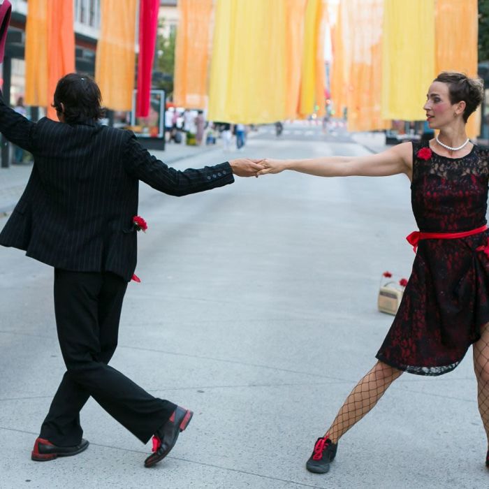 Tango? Si, Tango! -Walking theater act por Belle Etage