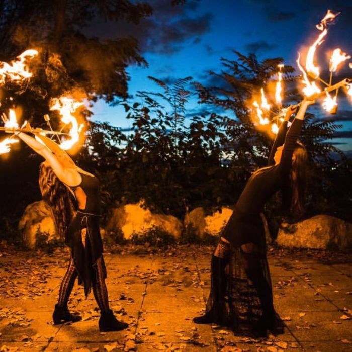 Fire Dance Shows por Hoopsie Daisies