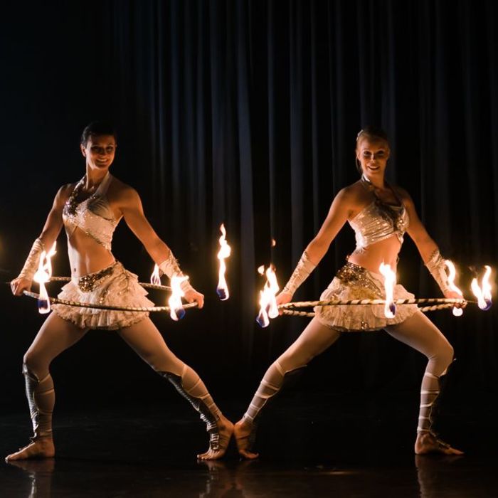 HoopioSis Duett - Fire Show por Lisa Looping