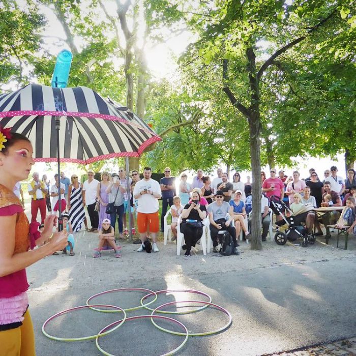Streetshow "Rainbowplanet" von Kristin Lahoop
