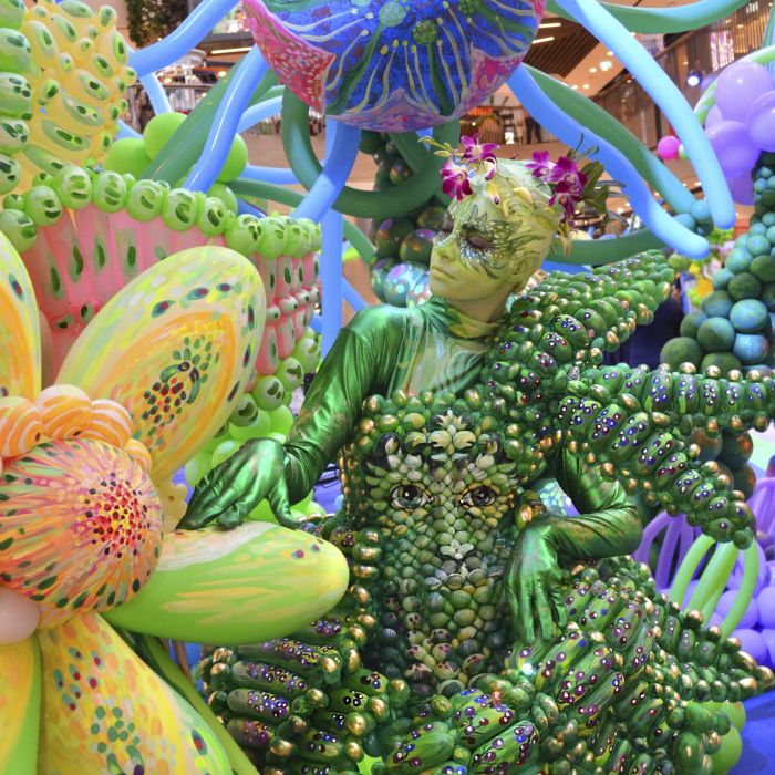 BALLOON COSTUMES + BODYPAINTING von Bella Volen