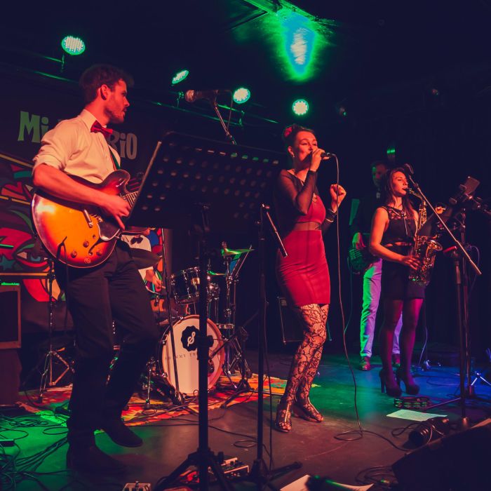 Ein Cocktail aus frischer und eleganter Livemusik von Shimmy Two Times