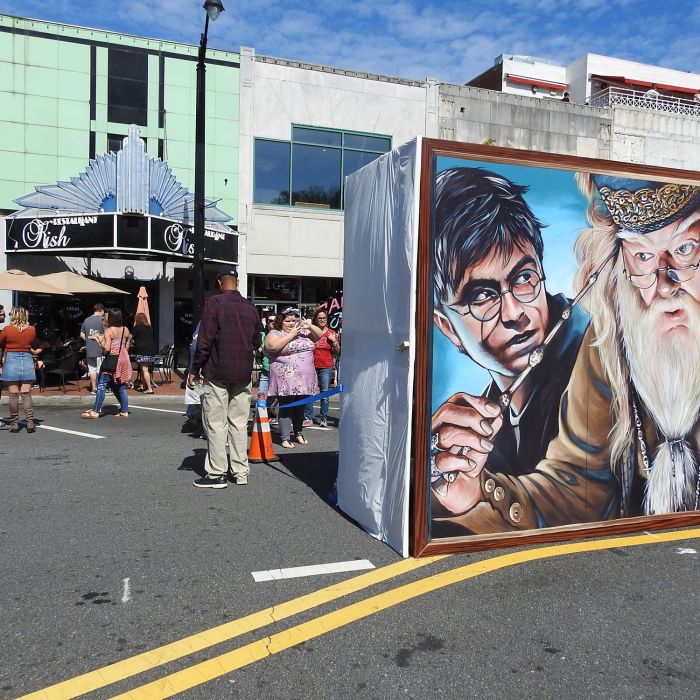 Live painting by Anat Ronen