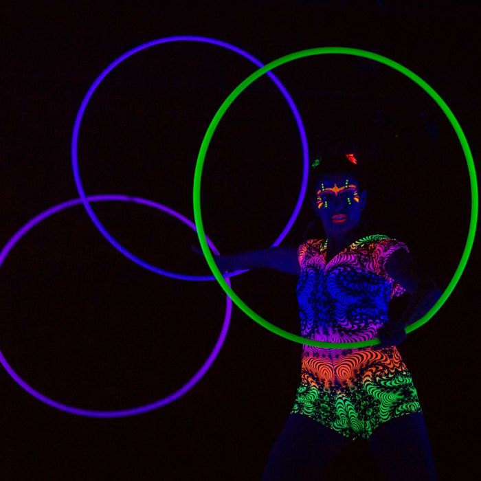 UV Hula Hoops Show por Ka Whoops