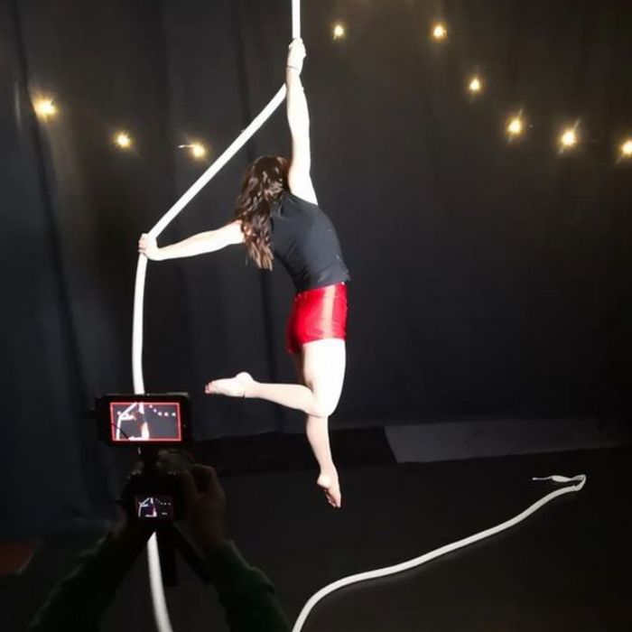 Aerial act - Flow by Leela Tinelli