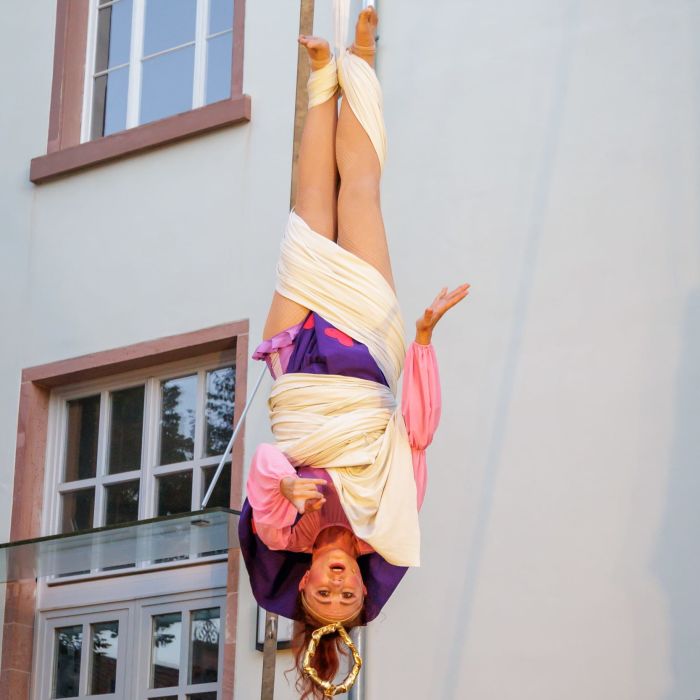 Aerial Street Performance por Loneflight- Theater