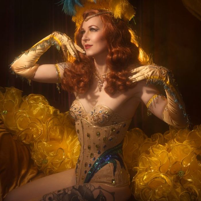 Classic Hollywood Burlesque Act by Ruby de Cadence