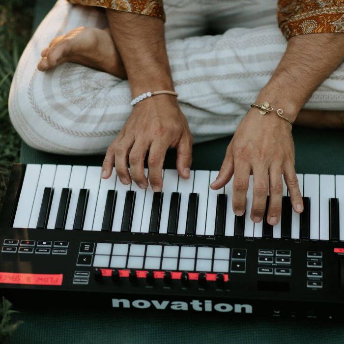 🎹 Jazz Keys & Electronic Ambient Alchemy por Beat Bishop