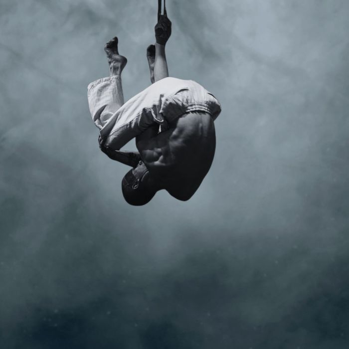 Aerial Straps Solo Act por Ben Radke