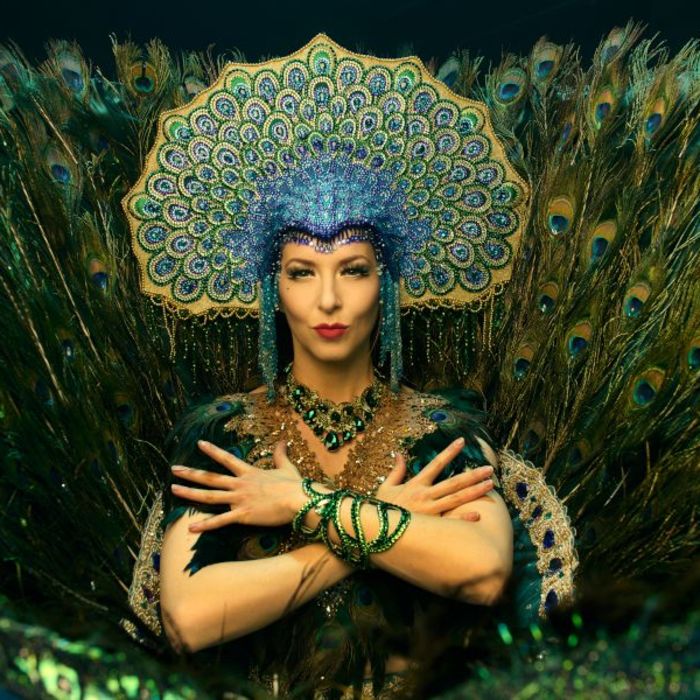 Pfau Burlesque Show-Act by Ruby de Cadence