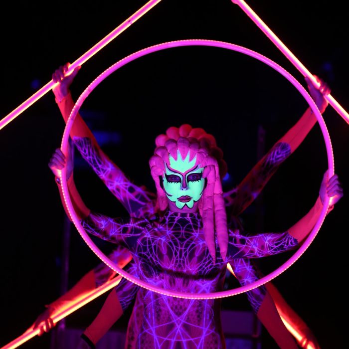 LIGHT SHOW COLOUR PARTY por ILUSIAS | UV LIGHT & FIRE SHOW