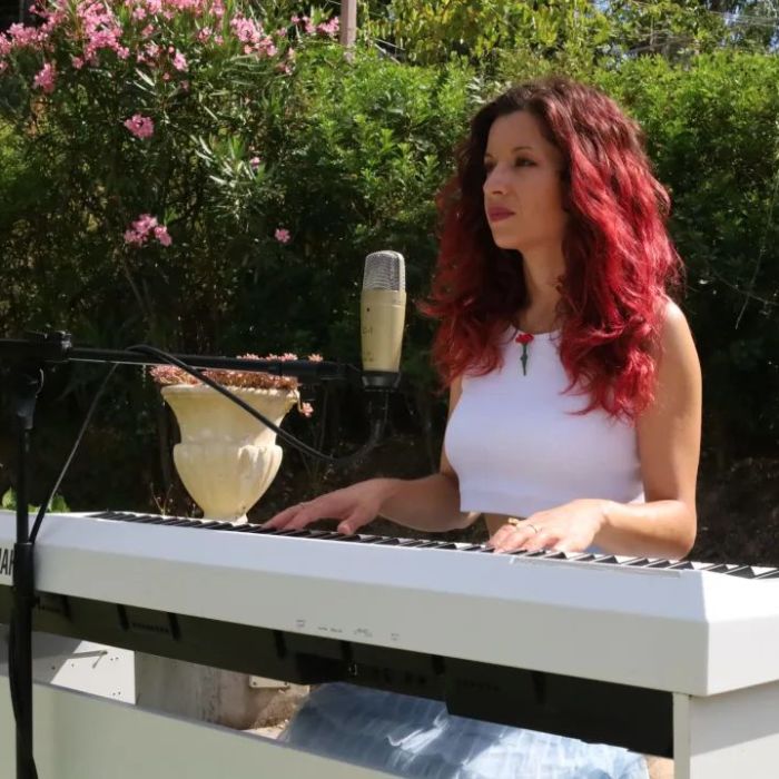 Duo com Voz e Piano e Guitarra (opçao Bateria) por anabaguim - voz & piano