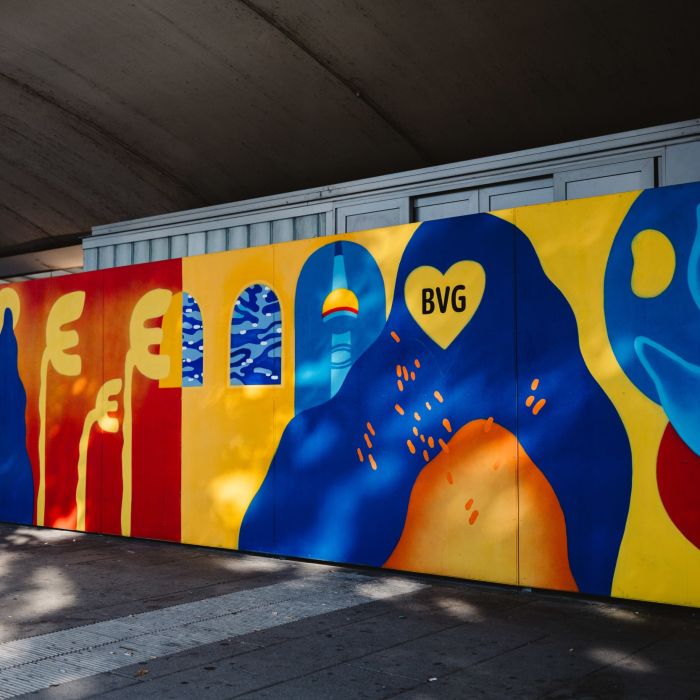 Large-Scale Outdoor Murals & Public Art von Casa Color Studio