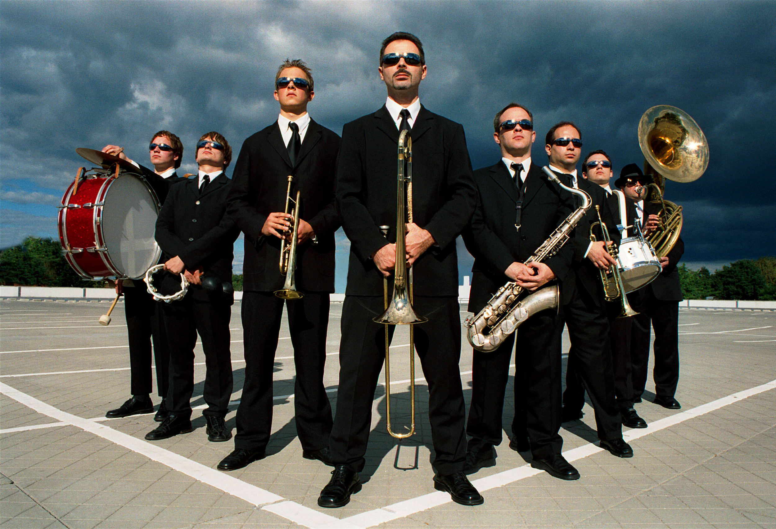 Похоронный оркестр. Менс бэнд. Менс бэнд. Кавер группа новороссийск. Drive avenue группа.