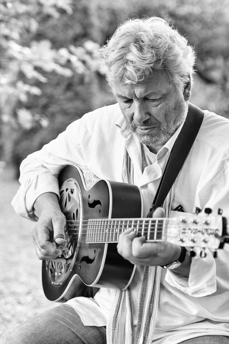 Bernard G Muller Book a Street Artist