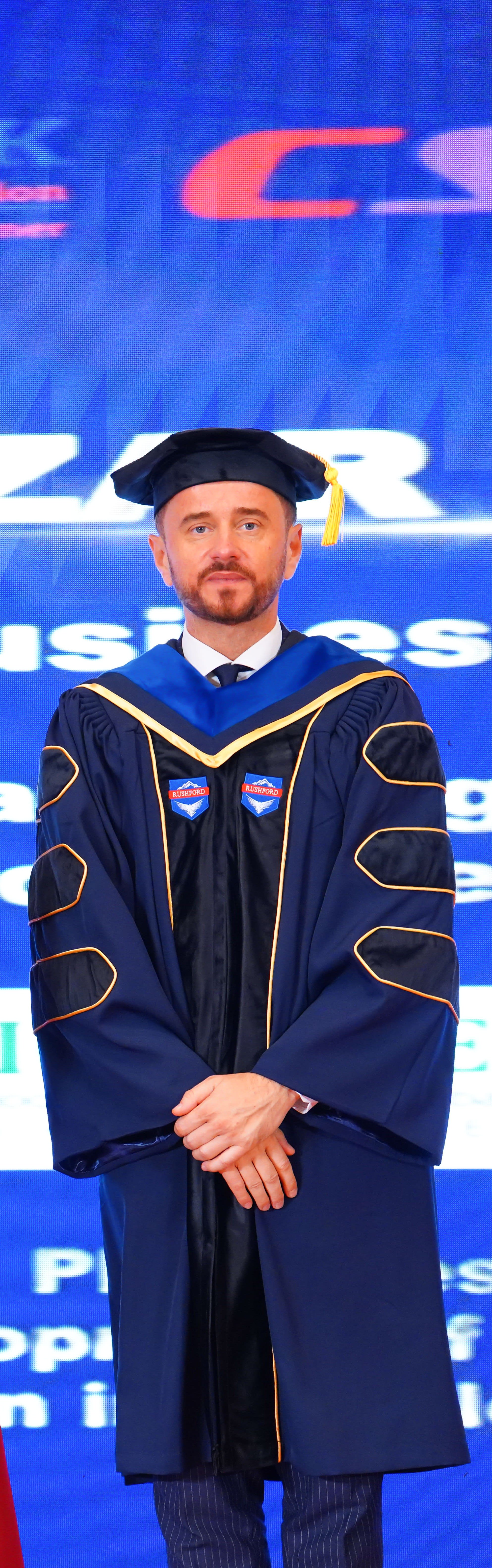 Dr. MARCIN LAPA