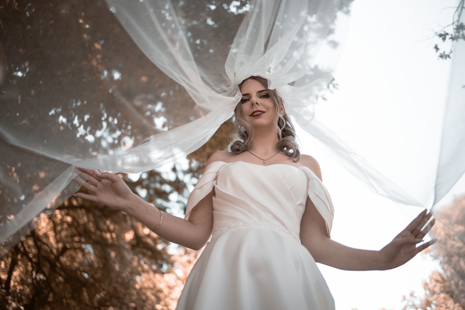 How to Decide If You Want to Wear a Veil, and If So, What Type?