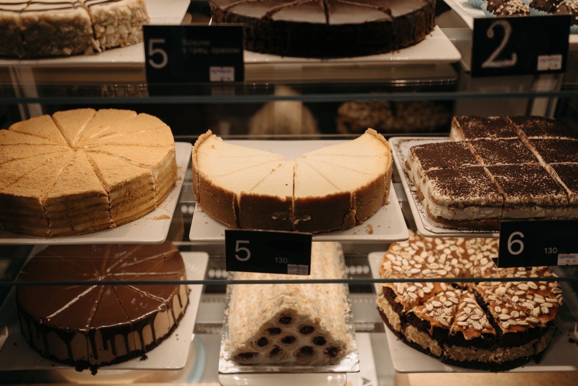 Pros and Cons of Ordering a Store-bought Cake