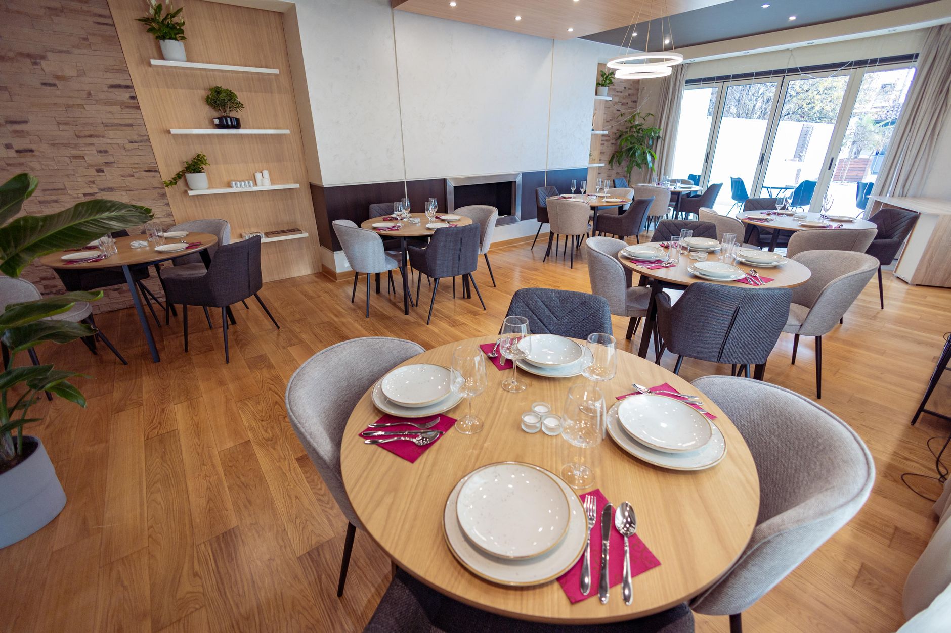 Purchasing Crockery for a Restaurant or Hotel