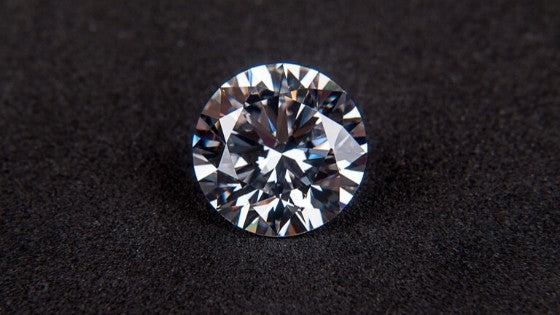 Choosing Moissanite vs Diamond