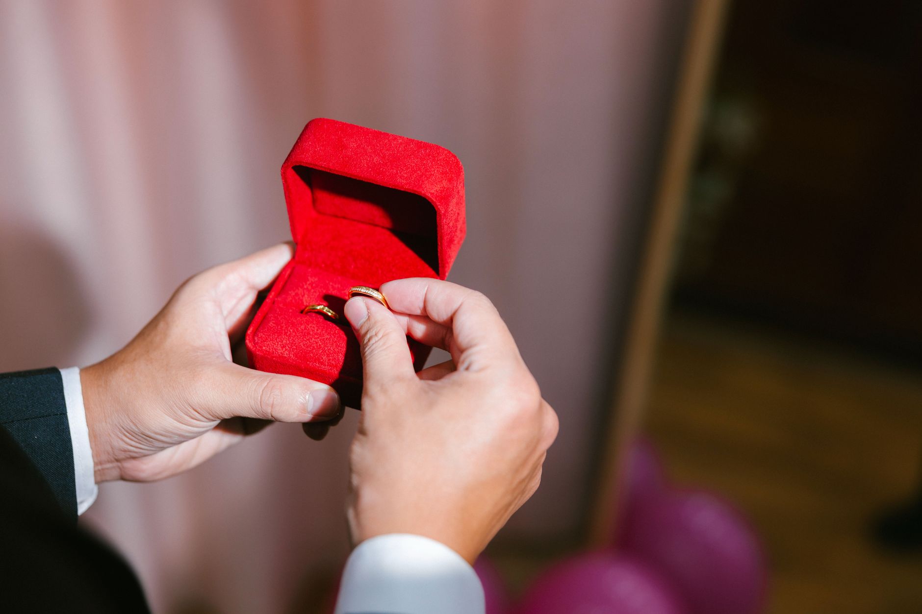How to match your moissanite engagement ring to your wedding band?