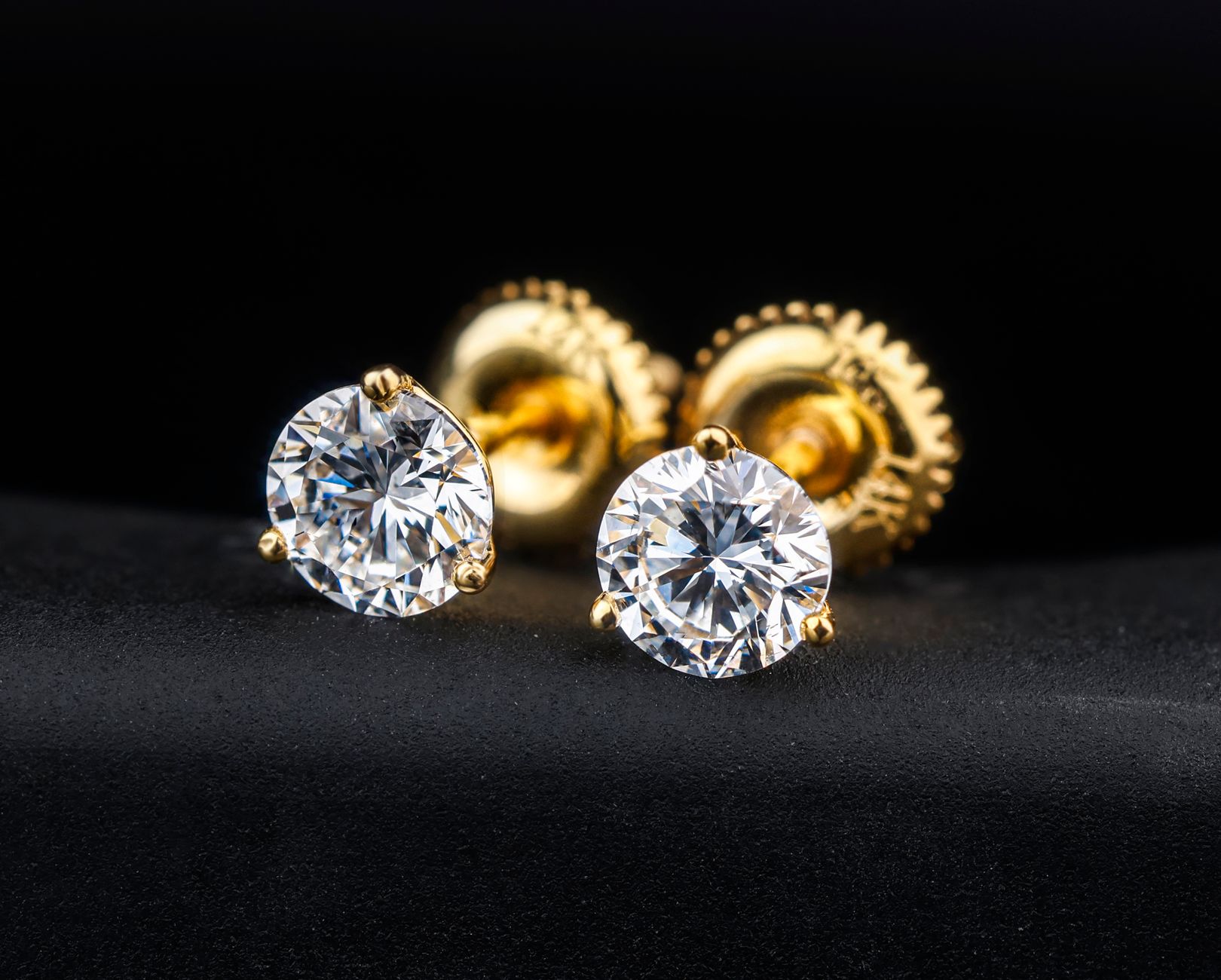 Lab-Grown Diamonds vs. Mined Diamonds: A Comparative Analysis