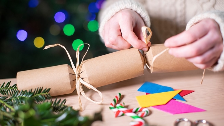 Teambuilding through Christmas Cracker Making
