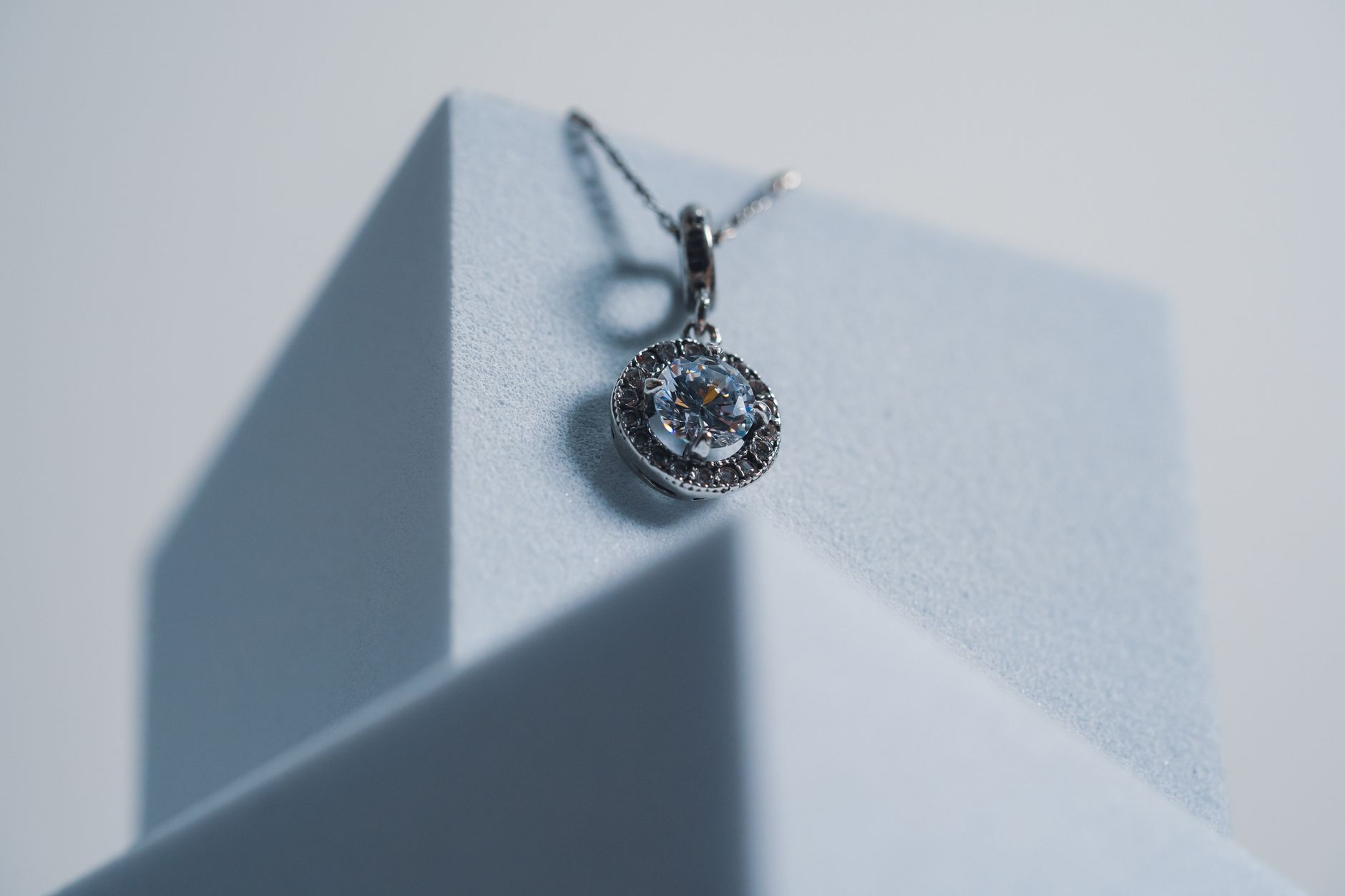Lab-Grown Luxury: Unveiling the Rise of Synthetic Diamonds in the United Kingdom