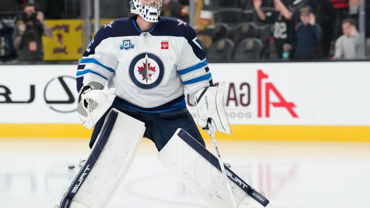 Hellebuyck pushes for trade amid contract standoff - trade demand