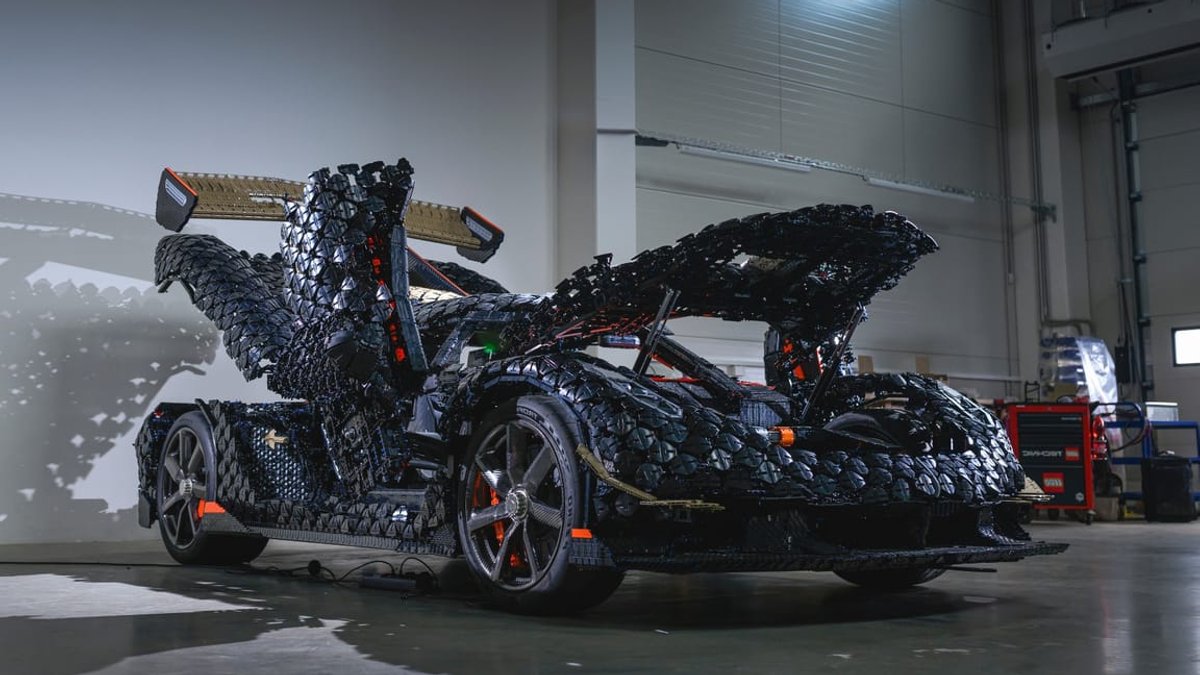 Lego builds record-breaking Koenigsegg car - lego koenigsegg
