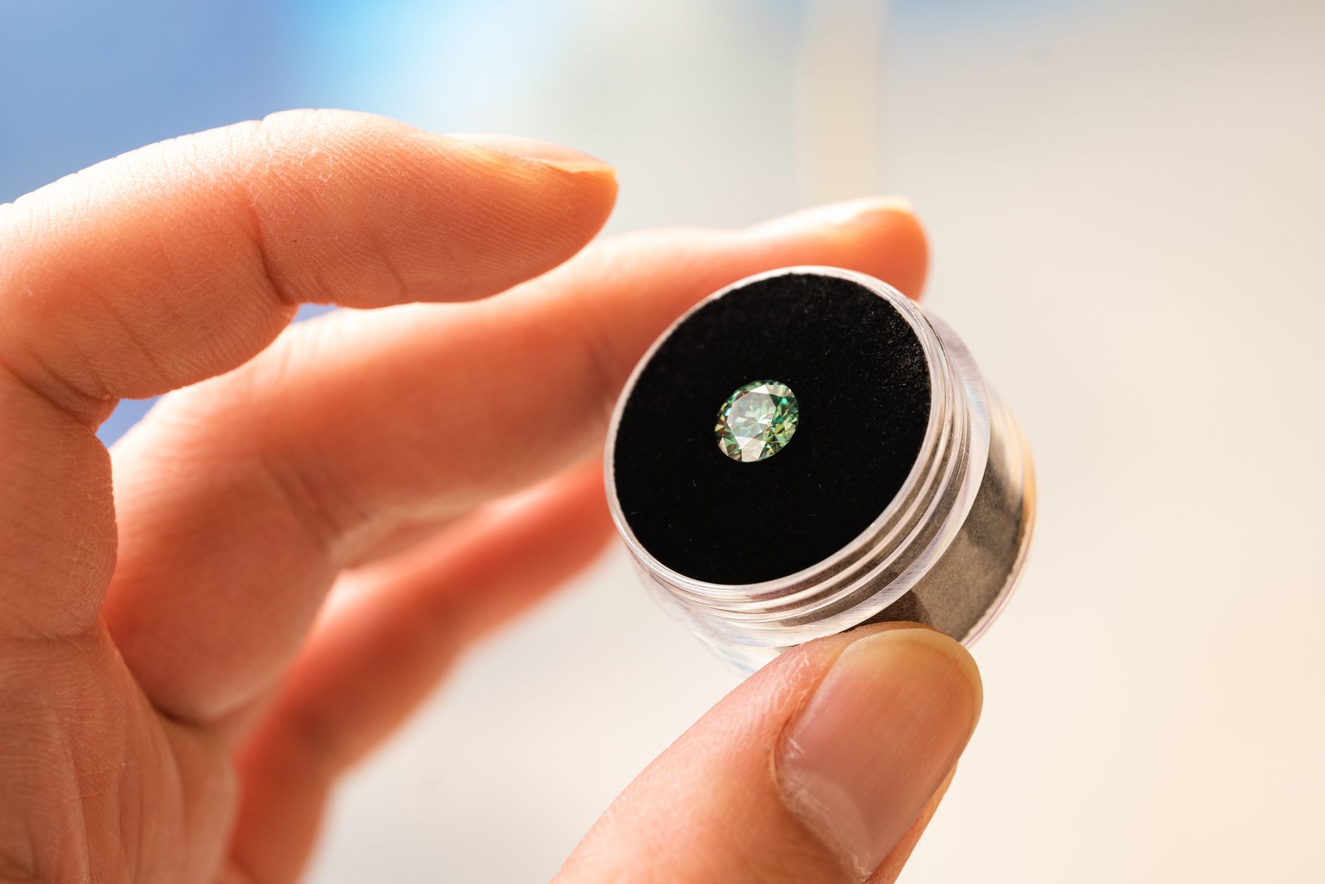 Queensbury’s Sustainable Sparkle: Lab Grown Diamonds Ascend