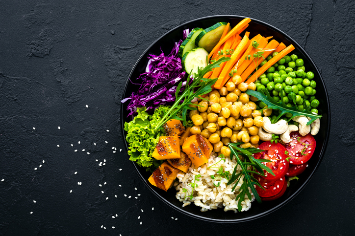 The Ultimate Guide to Plant-Based Diet: Navigating Health, Risks, and Smart Meal Planning