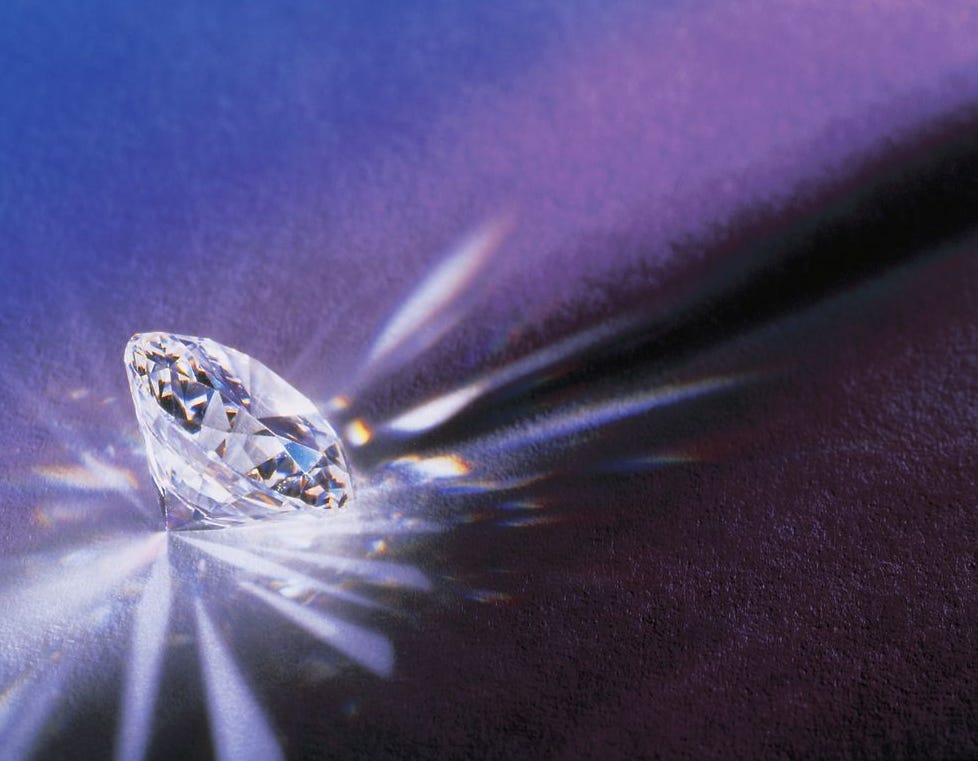 Canary Wharf’s Futuristic Elegance: Lab-Grown Diamonds Shine in London’s Engagement Ring Scene
