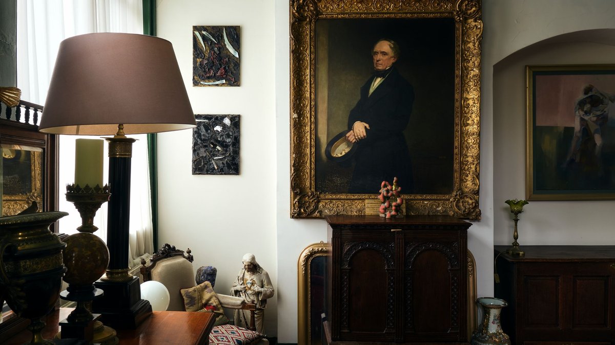 Filmmaker Julian Cole Reframes East London's Cable Street Inn Filmmaker Julian Cole Reframes East London's Cable Street Inn - cable street inn interior design