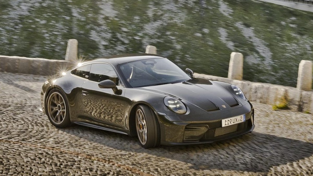 Porsche Unveils Alpine-Inspired Stick-Shift 911 GT3 Bergsport - gt3 bergsport