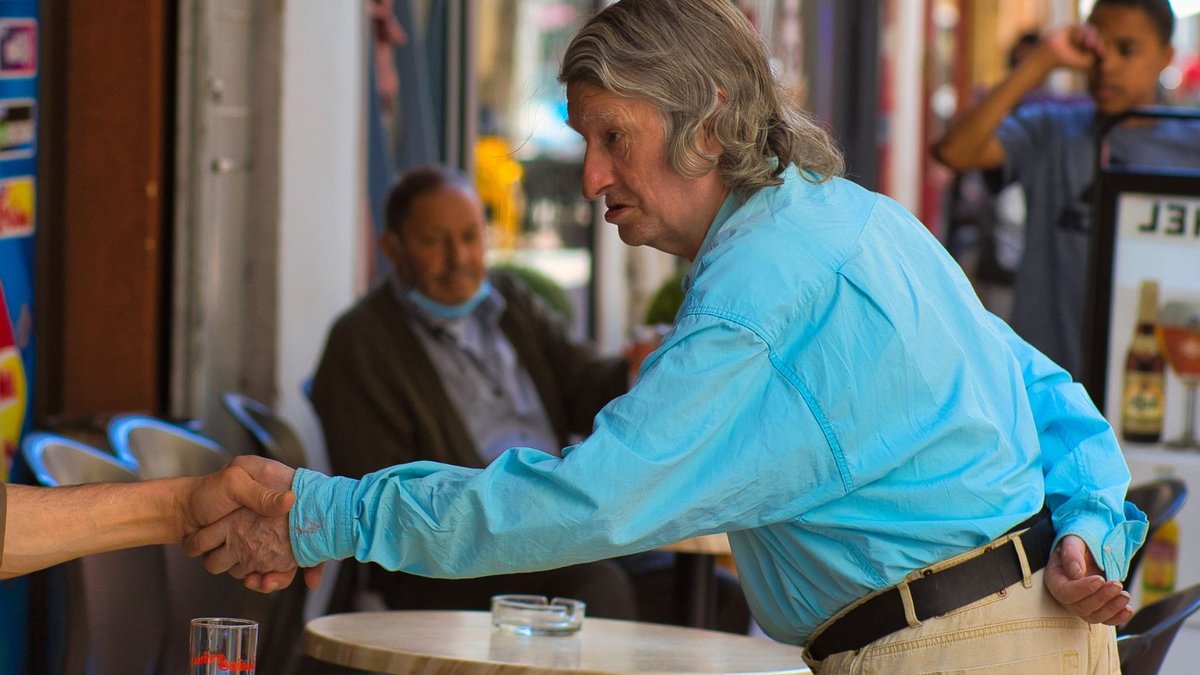 Older workers could curb restaurant staff turnover - restaurant staff turnover