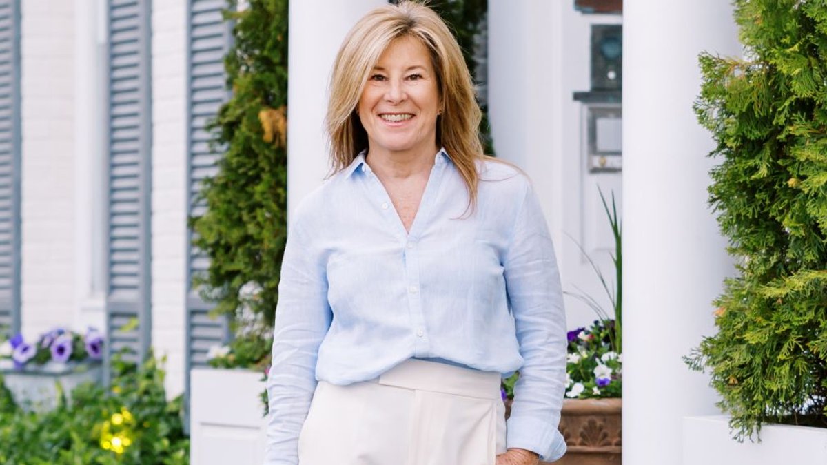 William Raveis Broker Libby McKinney Tritschler Featured - luxury real estate