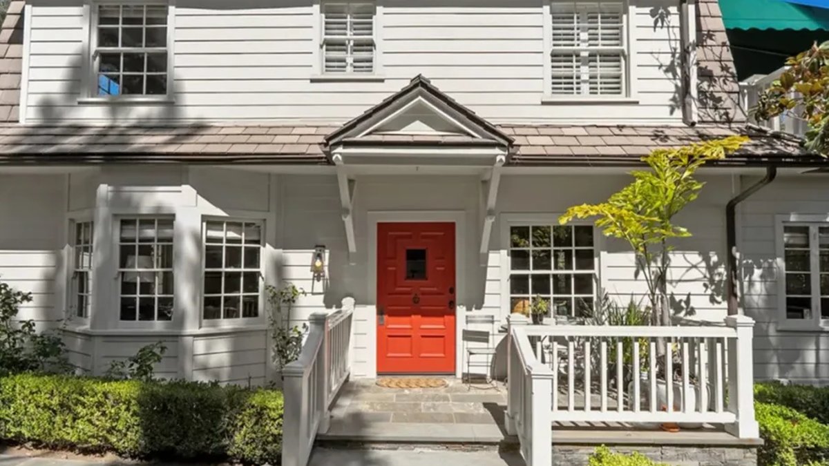 Amanda Seyfried Lists $4.8M Charming LA Home - amanda-seyfried-house