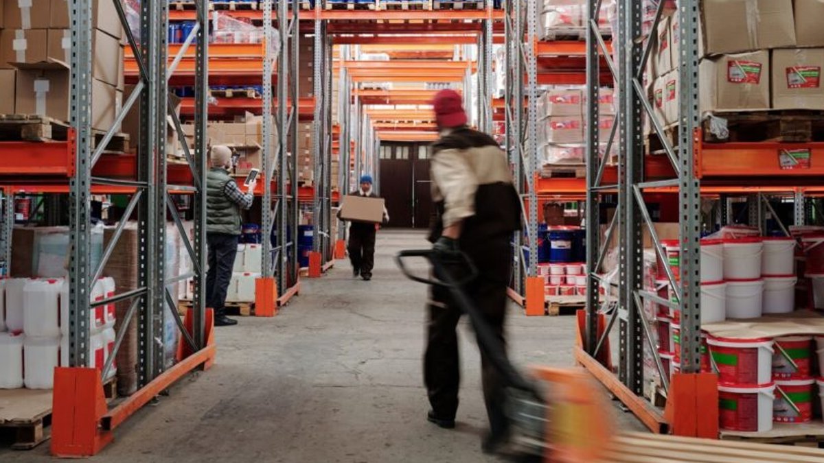 6.3M UK Workers Hit by Last-Minute Pay Changes 6.3M UK Workers Hit by Last-Minute Pay Changes - insecure employment uk