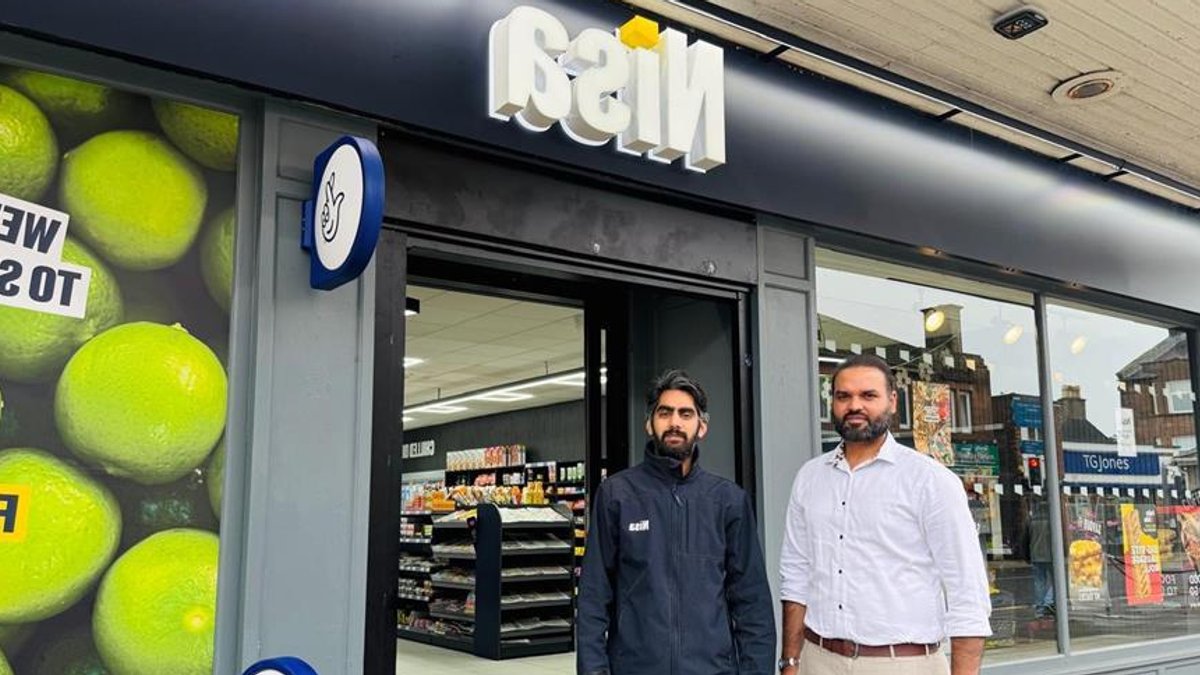Troon shoppers welcome new Nisa store Troon shoppers welcome new Nisa store - nisa store troon