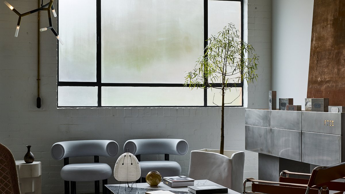 ZETR converts 1960s garage into multifunctional HQ ZETR converts 1960s garage into multifunctional HQ - garage office conversion